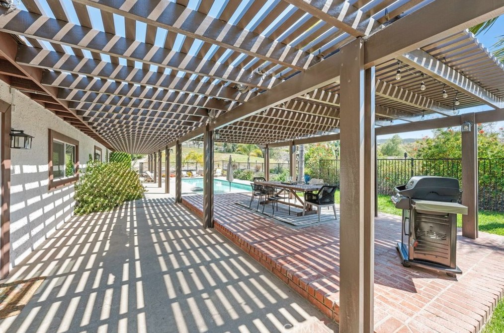 39386 Chaparral Dr, Temecula CA  92592-8822 exterior