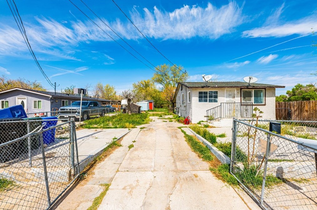 15774 Cottonwood St, Victorville CA  92395-2909 exterior
