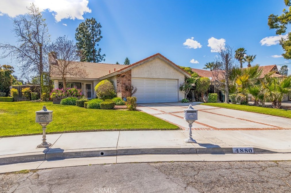 4880 Newport Ln, Riverside, CA 92504-1368