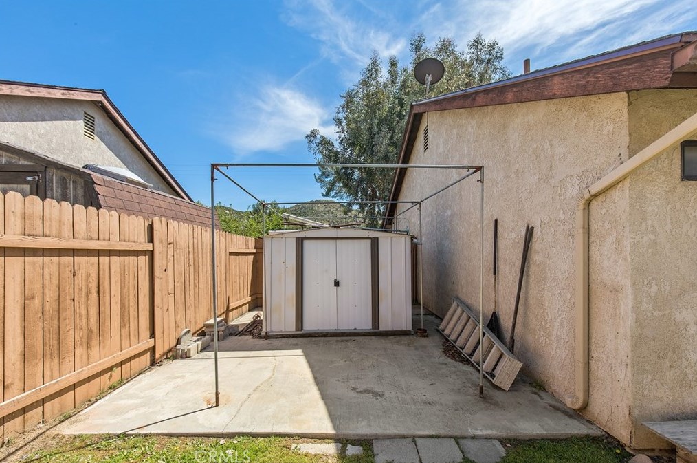 730 Thornton Ave, Hemet CA  92545-9129 exterior