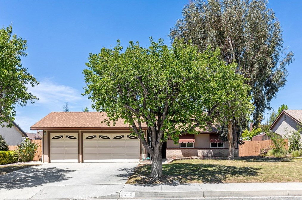 730 Thornton Ave, Hemet, CA 92543-8039