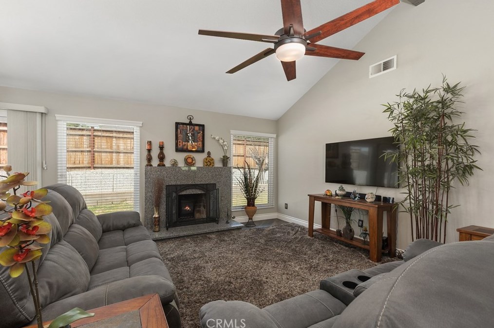 730 Thornton Ave, Hemet CA  92545-9129 exterior