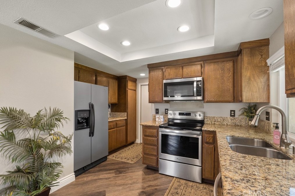 730 Thornton Ave, Hemet CA  92545-9129 exterior