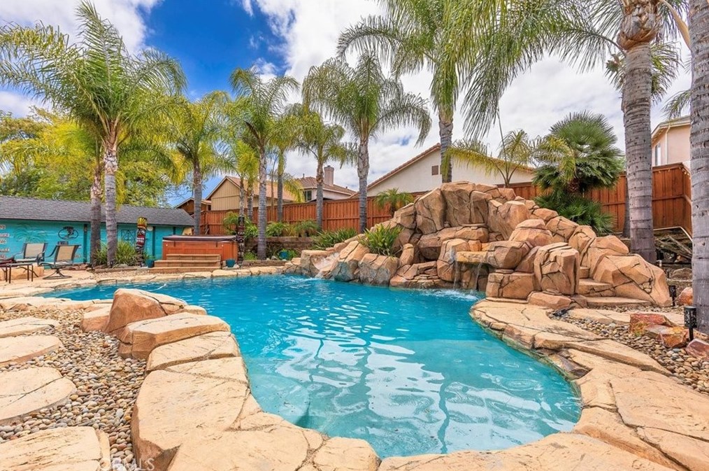 32419 Giverny Ct, Winchester, CA 92596-9038