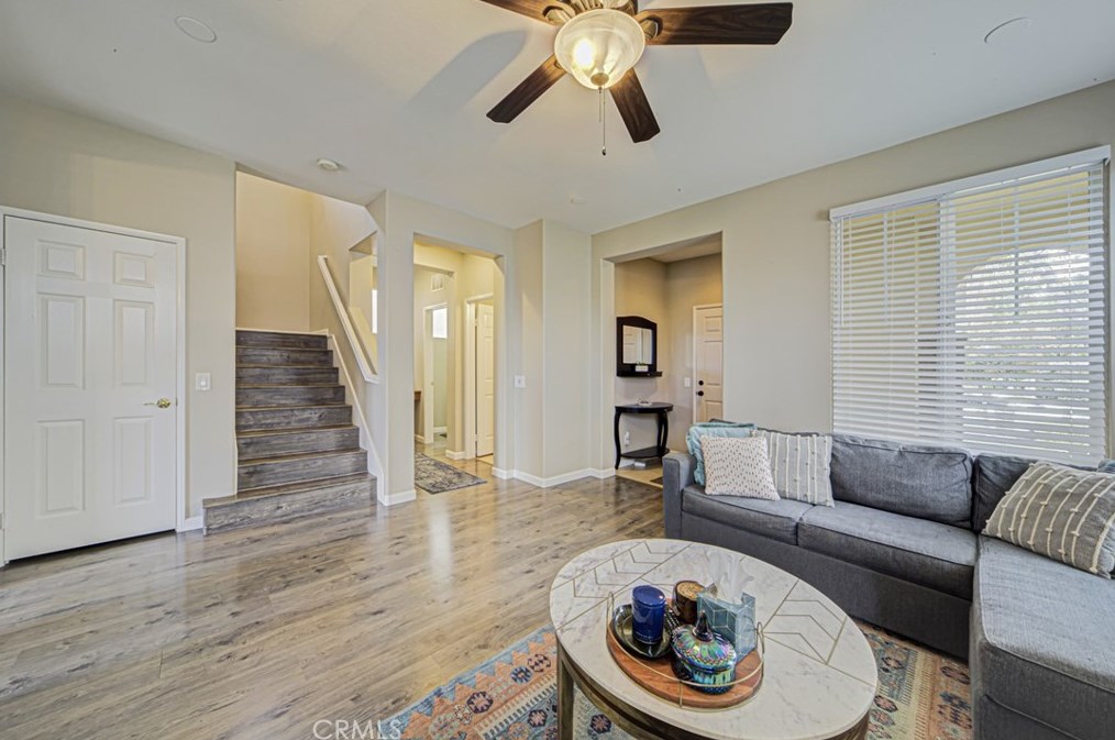 35828 Crickhowell Ave, Murrieta, CA 92563