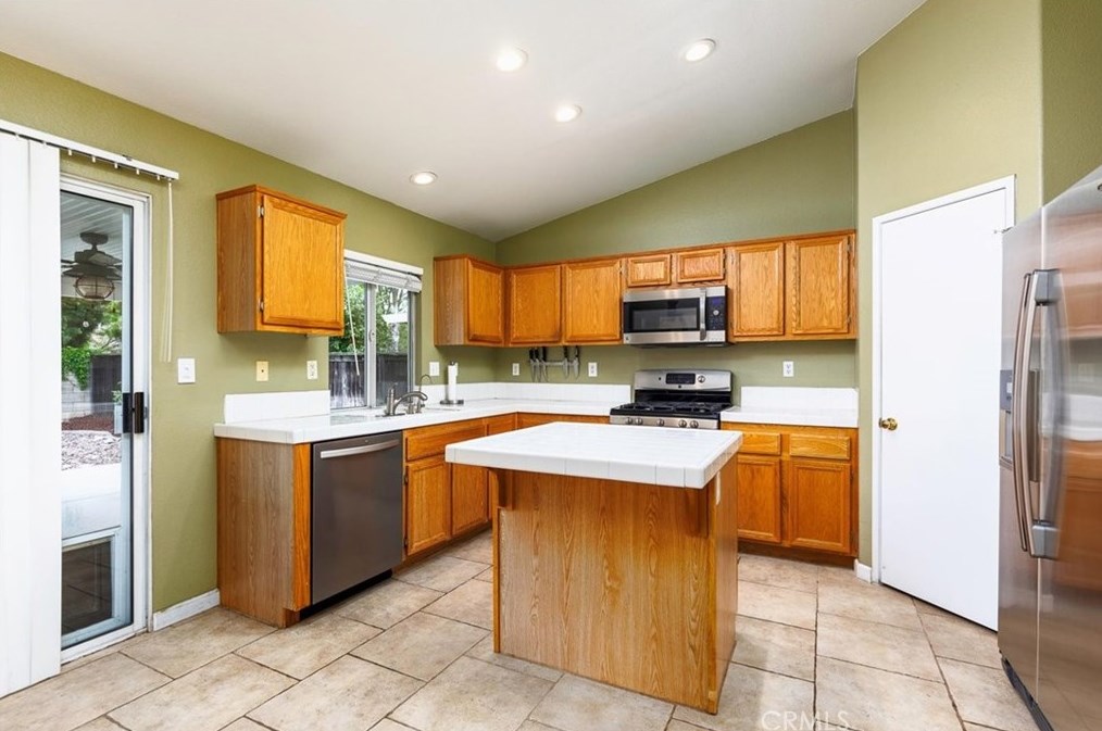 31903 Crecy Dr, Winchester, CA 92596