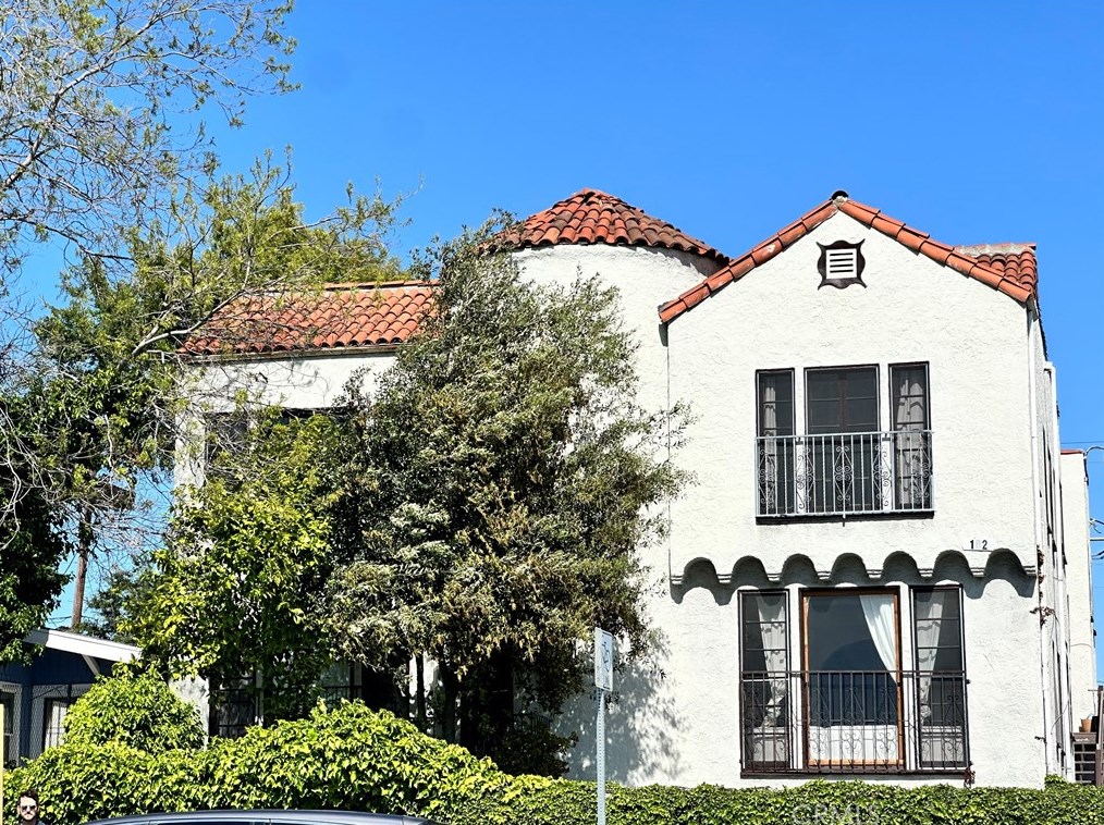 102 Oxford Ave, Los Angeles, CA 90004-4218