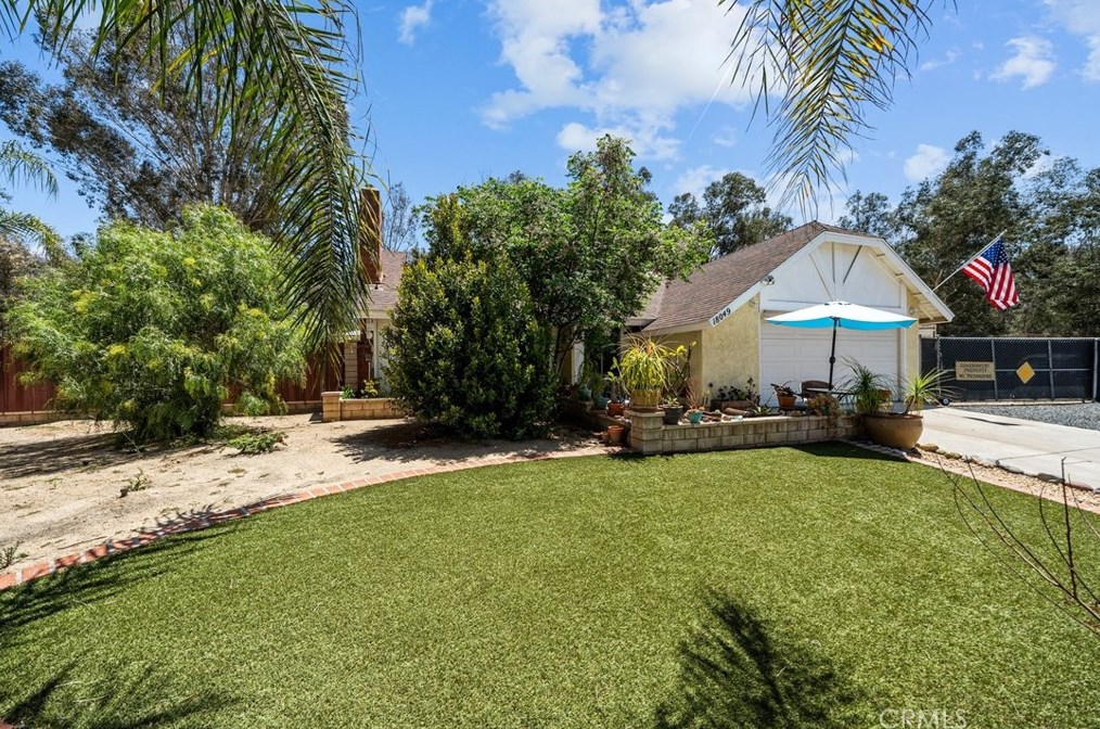 18049 Heidi Lisa Ln, Lake Elsinore CA  92532-1963 exterior