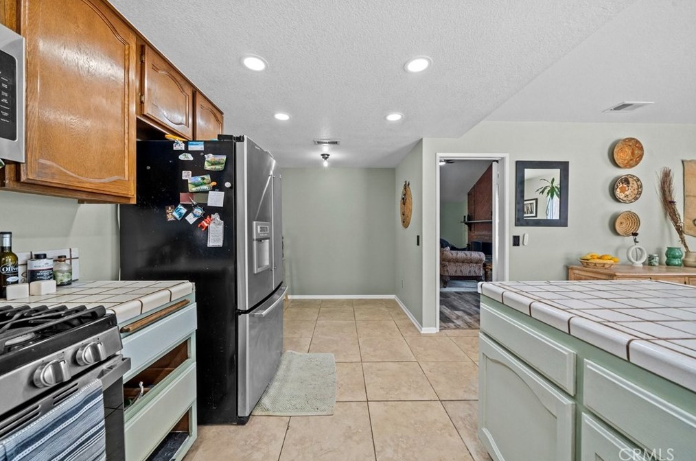 18049 Heidi Lisa Ln, Lake Elsinore CA  92532-1963 exterior