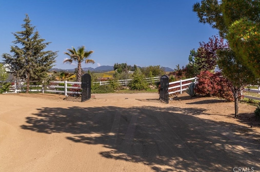 41917 Lakefront Dr, Aguanga CA  92536-9523 exterior