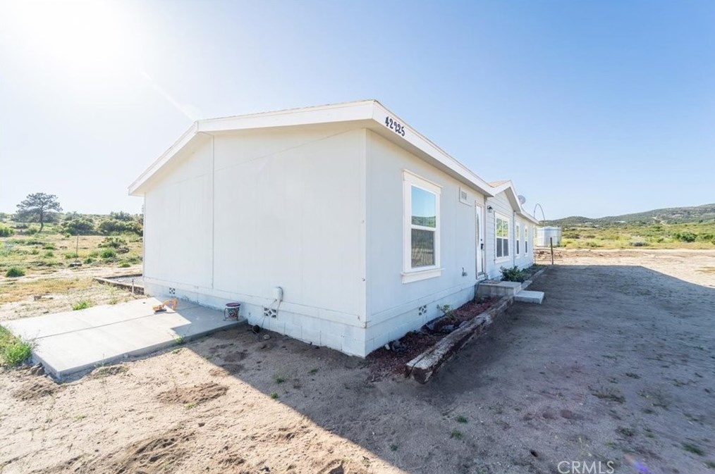 42225 El Campo Rd, Anza CA  92539-9746 exterior