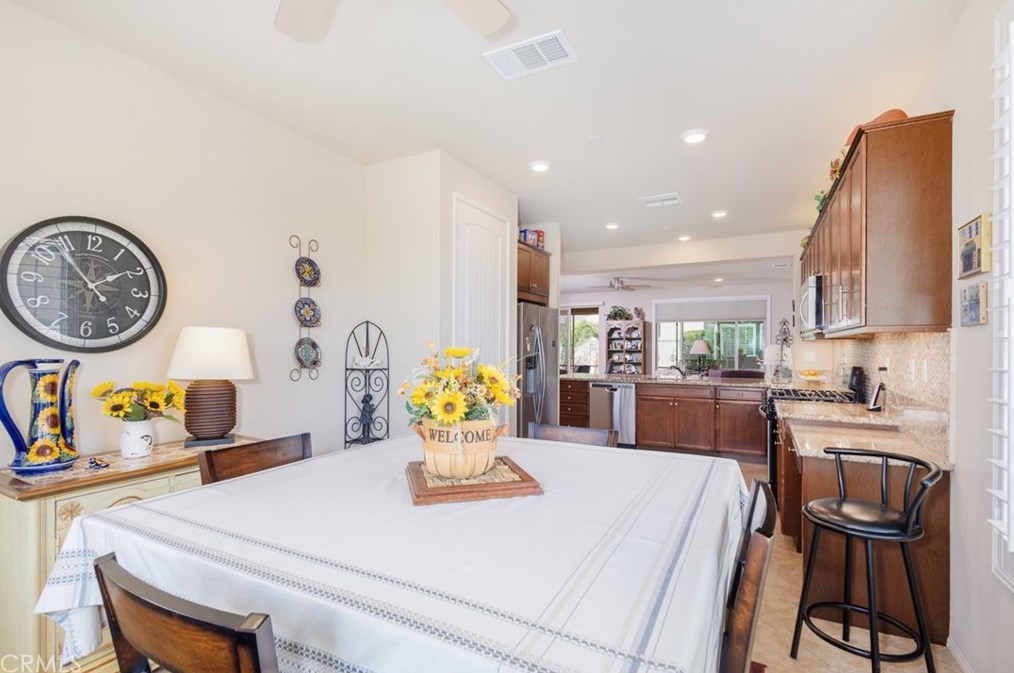 1370 Corte Alamonte, Hemet CA  exterior