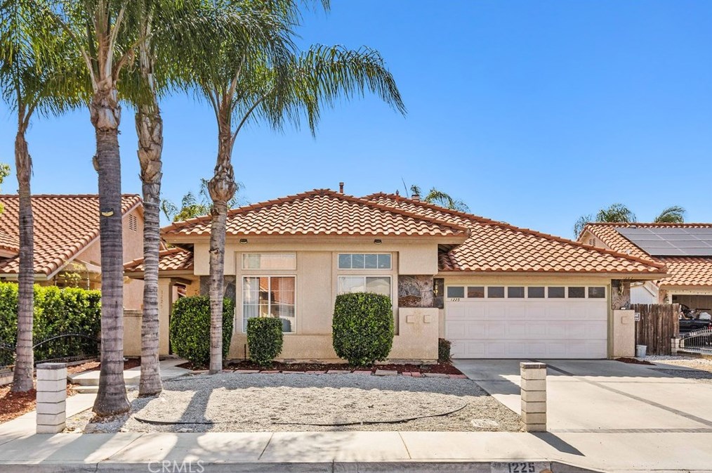 1225 Granite Dr, Hemet, CA 92543