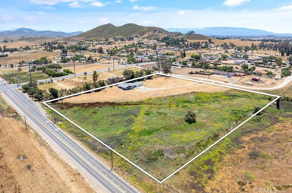 30920 Perrine St, Winchester, CA 92596-9486
