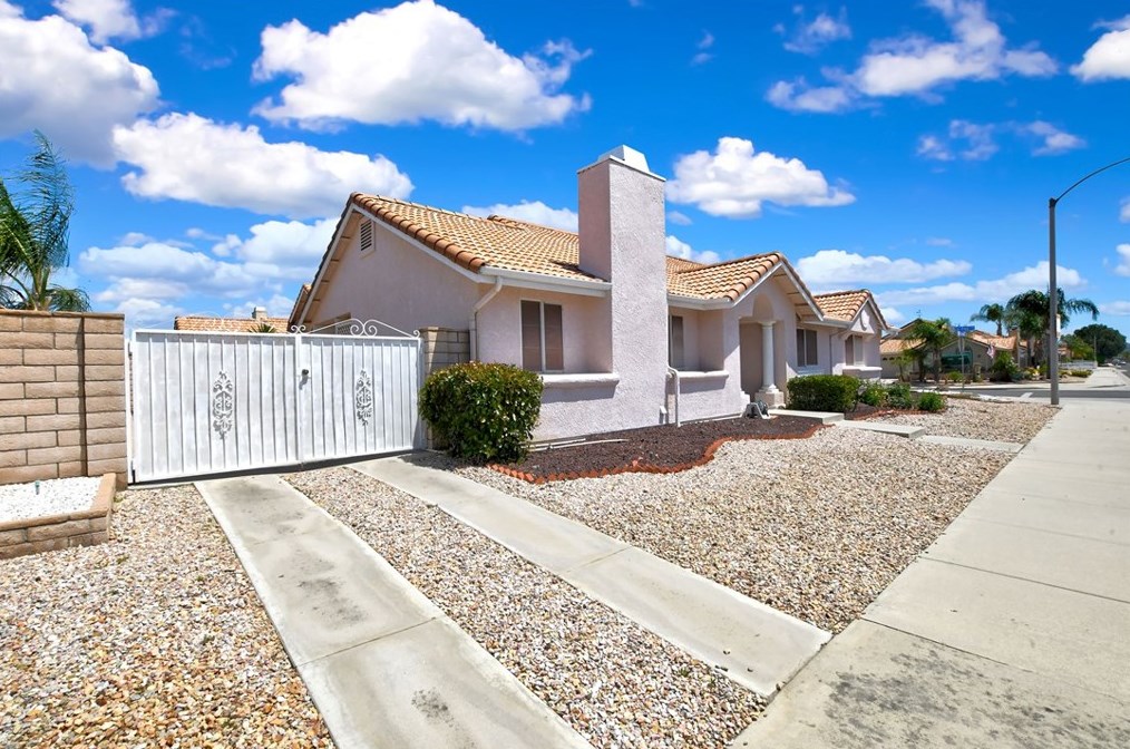 2696 La Paz Ave, Hemet, CA 92545-1525