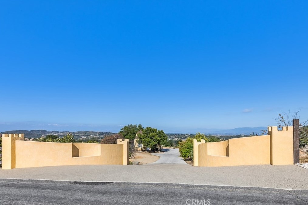 42200 Hacienda Dr, Murrieta, CA 92562