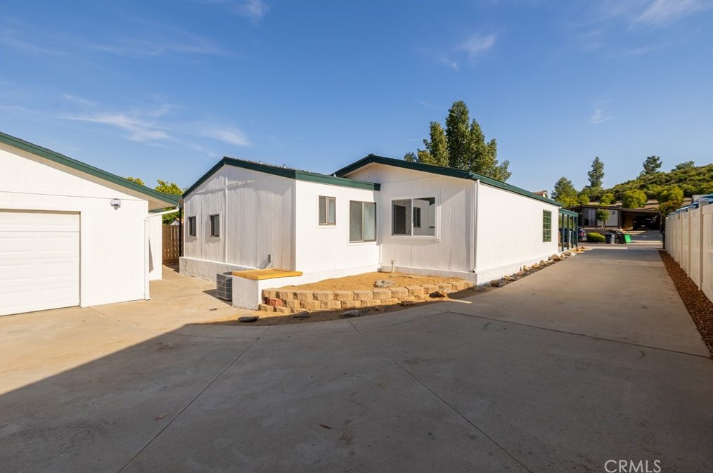 24574 Cornstalk Rd, Wildomar CA 92595-8842 exterior