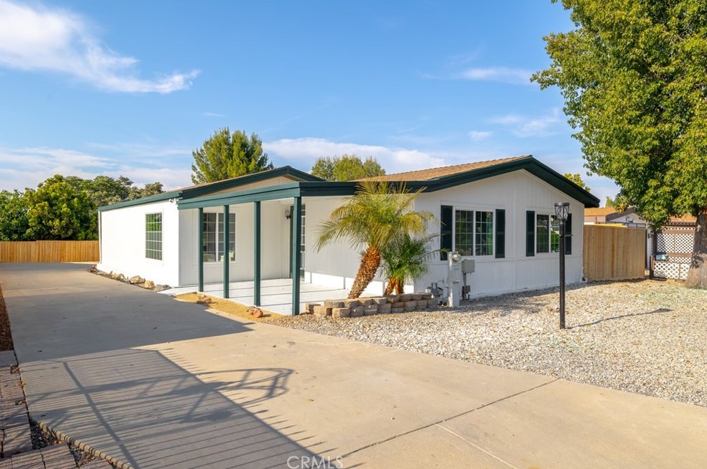 24574 Cornstalk Rd, Wildomar CA 92595-8842 exterior