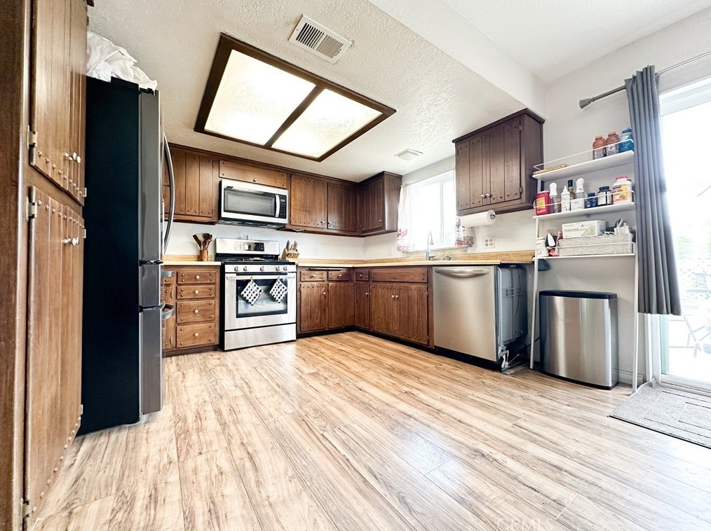 17261 Bromley Ave, Lake Elsinore, CA 92530-2937