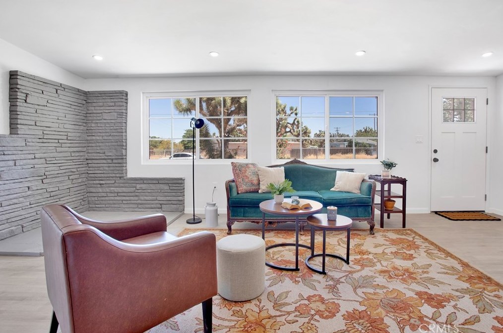7184 Palm Ave, Yucca Valley CA  92284-4079 exterior