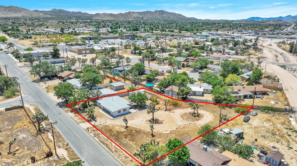 7184 Palm Ave, Yucca Valley CA  92284-4079 exterior