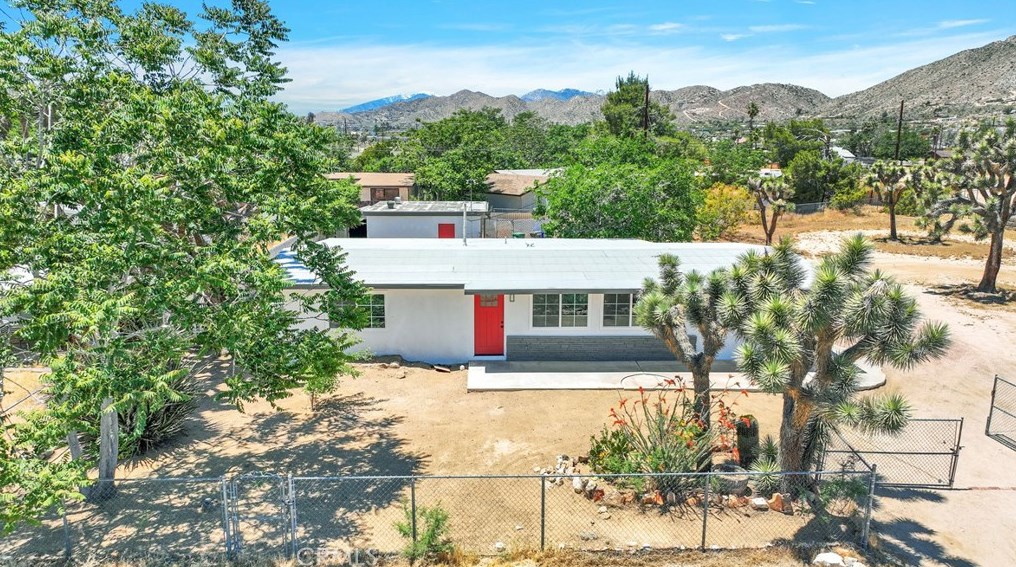 7184 Palm Ave, Yucca Valley CA  92284-4079 exterior
