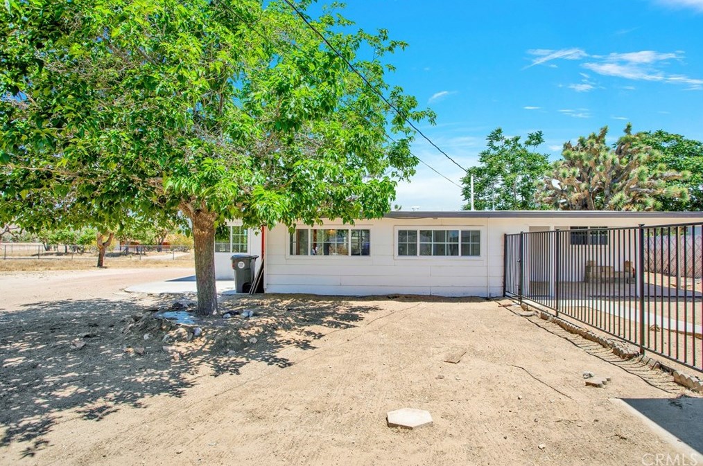 7184 Palm Ave, Yucca Valley CA  92284-4079 exterior