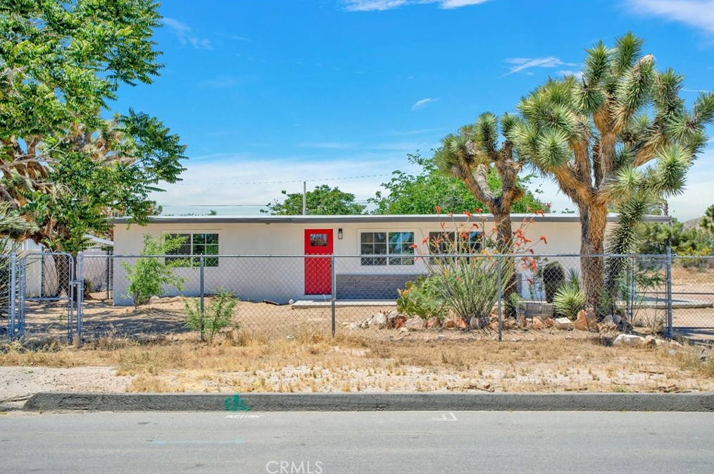 7184 Palm Ave, Yucca Valley, CA 92284-2802
