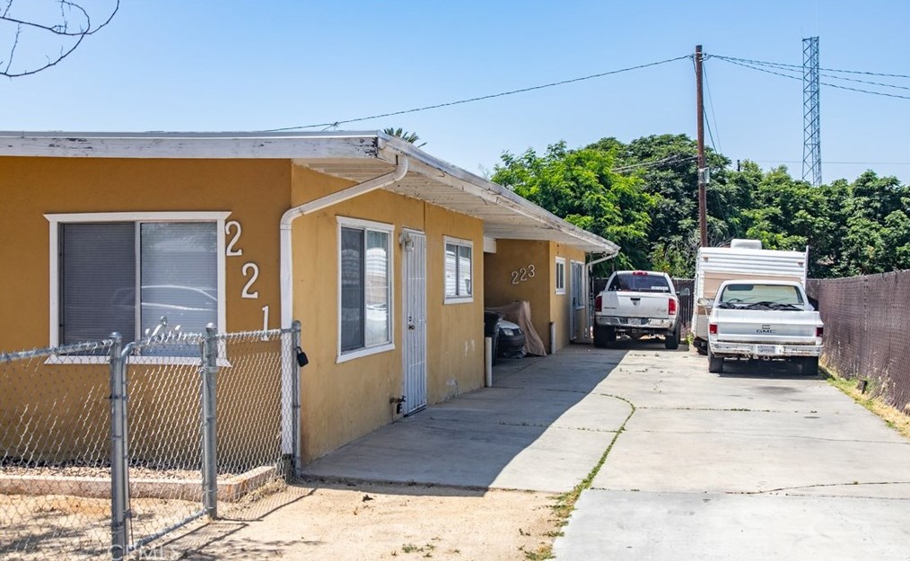 221 Alessandro St, Hemet, CA 92543-4133