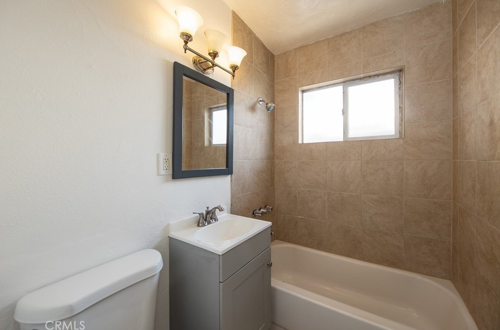 221 Alessandro St, Hemet CA  92543-8843 exterior