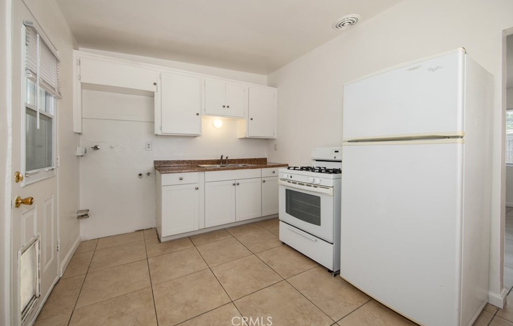 221 Alessandro St, Hemet CA  92543-8843 exterior