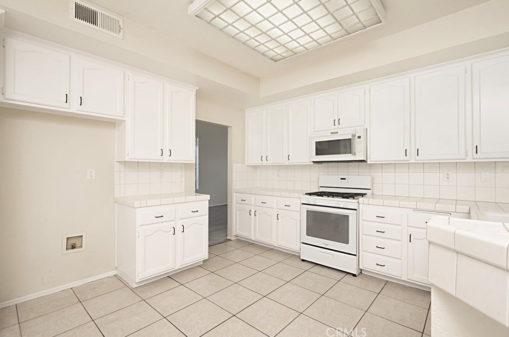 23816 Peach Blossom Ct, Murrieta CA exterior