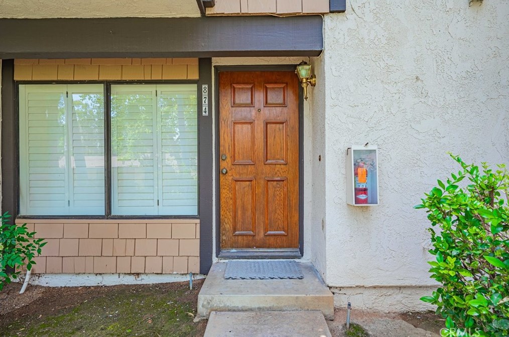 874 Via Mesa Verde, Riverside, CA 92507-6470