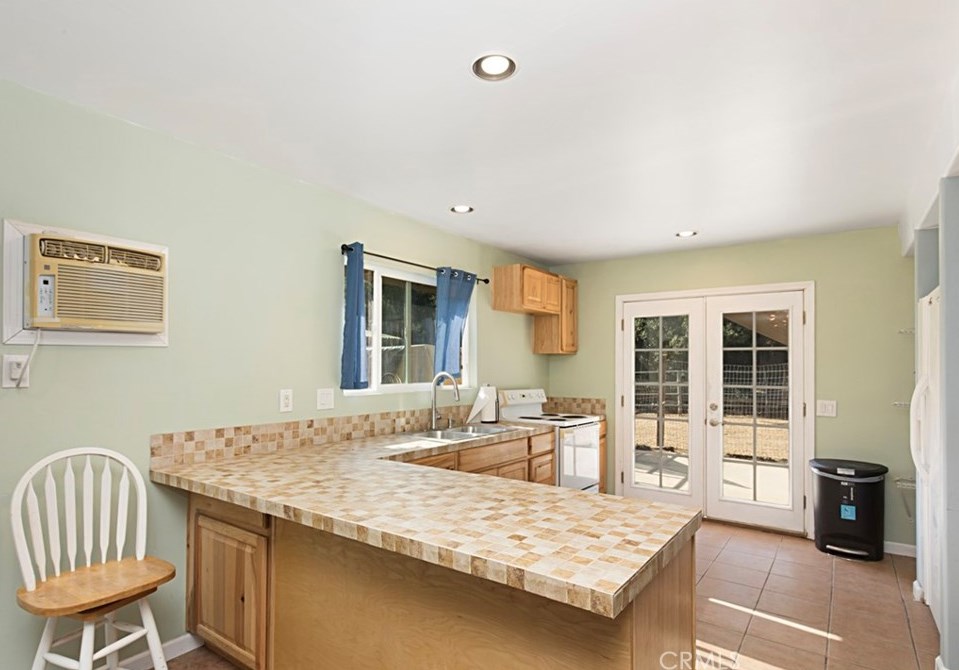 23550 Oak Circle Dr, Wildomar CA 92595-8825 exterior