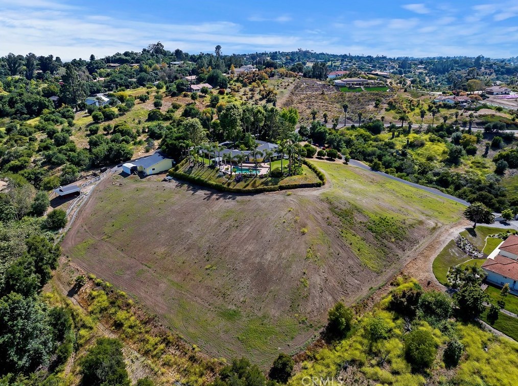 1517 Macadamia Dr, Fallbrook, CA 92028-1134