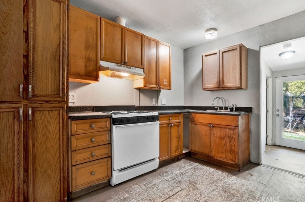 18166 Brightman Ave, Lake Elsinore CA  92530-6181 exterior