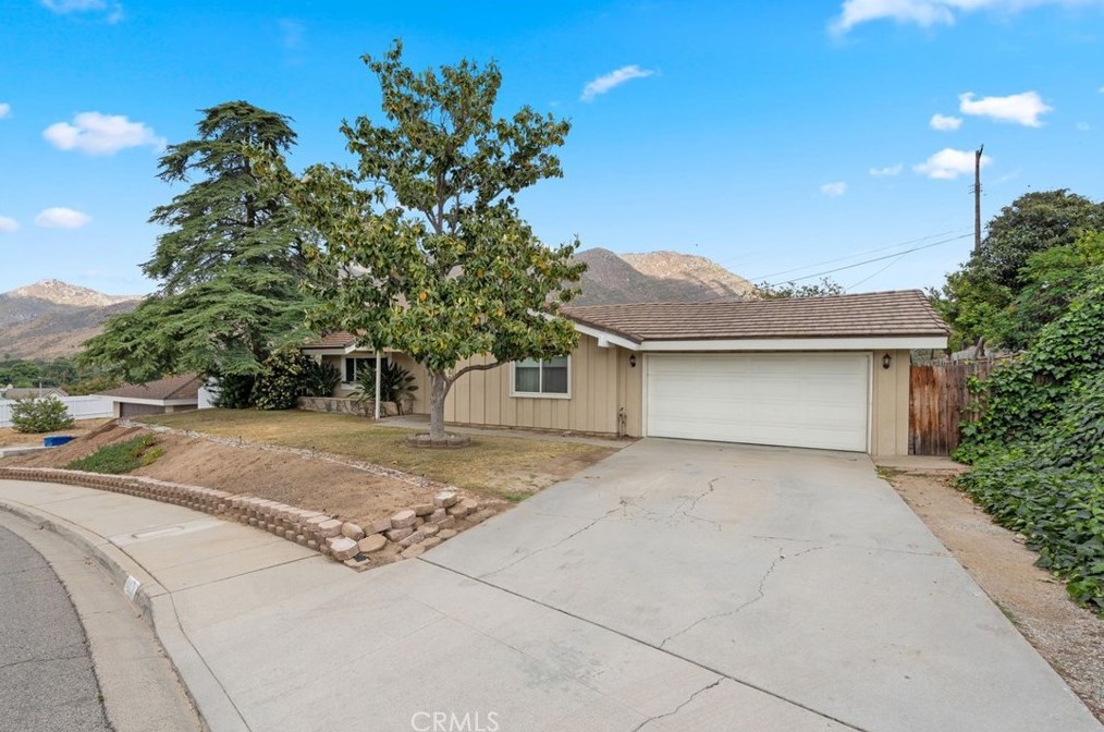 4460 Picacho Dr, Riverside, CA 92507-4872