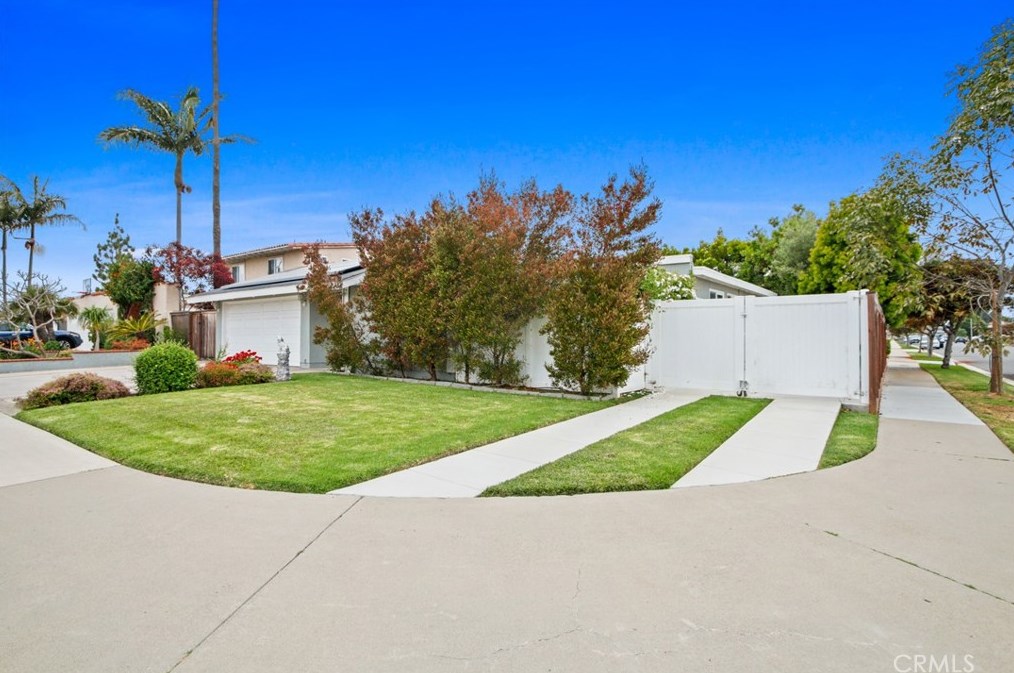 19531 Occidental Ln, Huntington Beach, CA 92646-3422