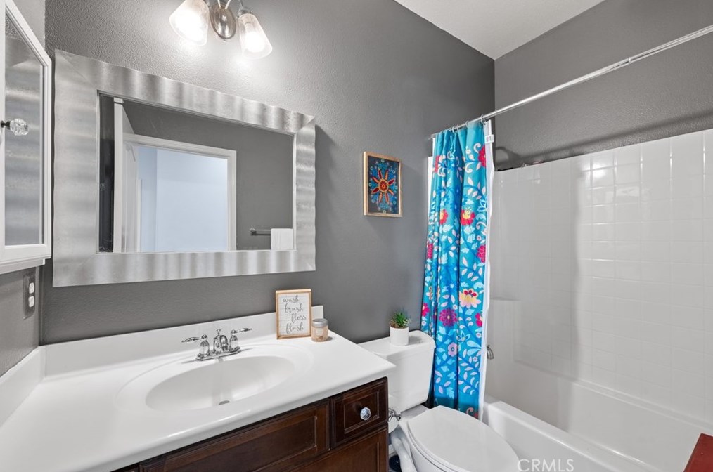 40238 Danbury Ct, Temecula CA  92591-7557 exterior