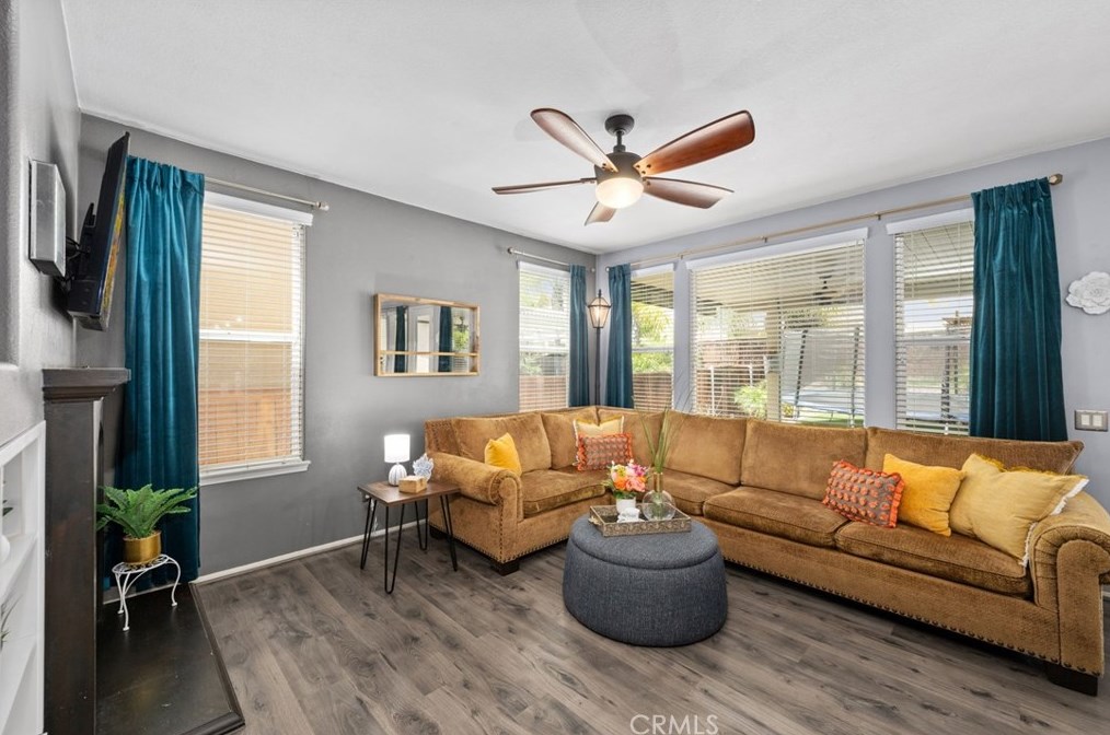 40238 Danbury Ct, Temecula CA  92591-7557 exterior
