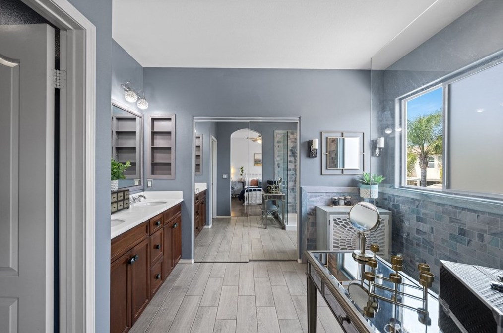 40238 Danbury Ct, Temecula CA  92591-7557 exterior