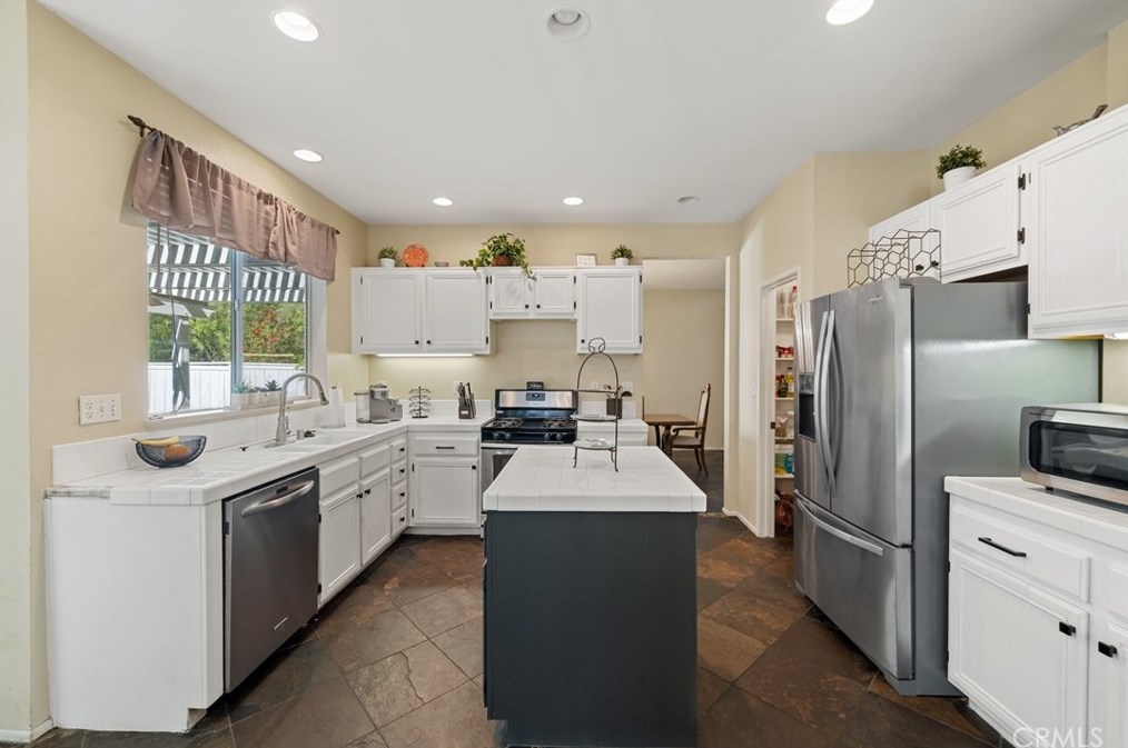 32989 Sotelo Dr, Temecula CA 92592-3410 exterior