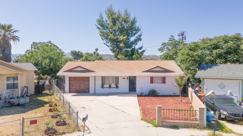 580 Lanier St, Hemet CA  92543-6141 exterior