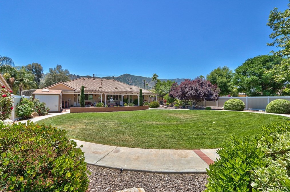 20689 Un St, Wildomar CA 92595-9275 exterior