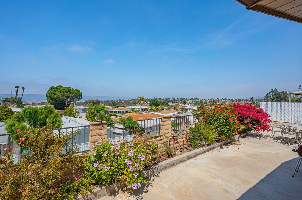 38521 Via Escarlata, Murrieta CA  92563-5731 exterior