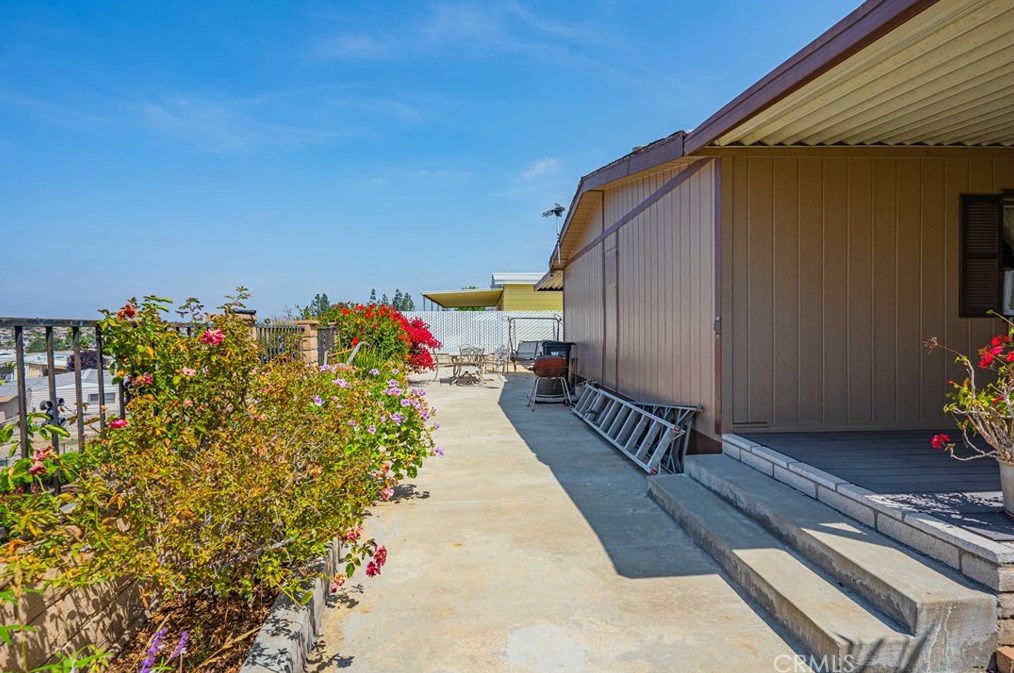 38521 Via Escarlata, Murrieta CA  92563-5731 exterior