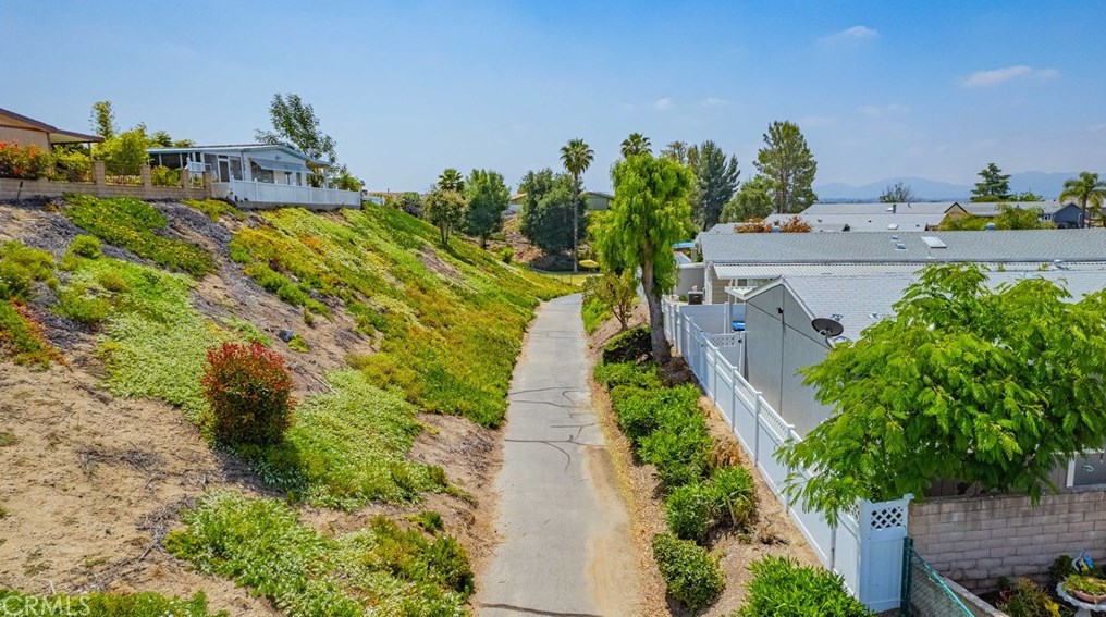 38521 Via Escarlata, Murrieta CA  92563-5731 exterior