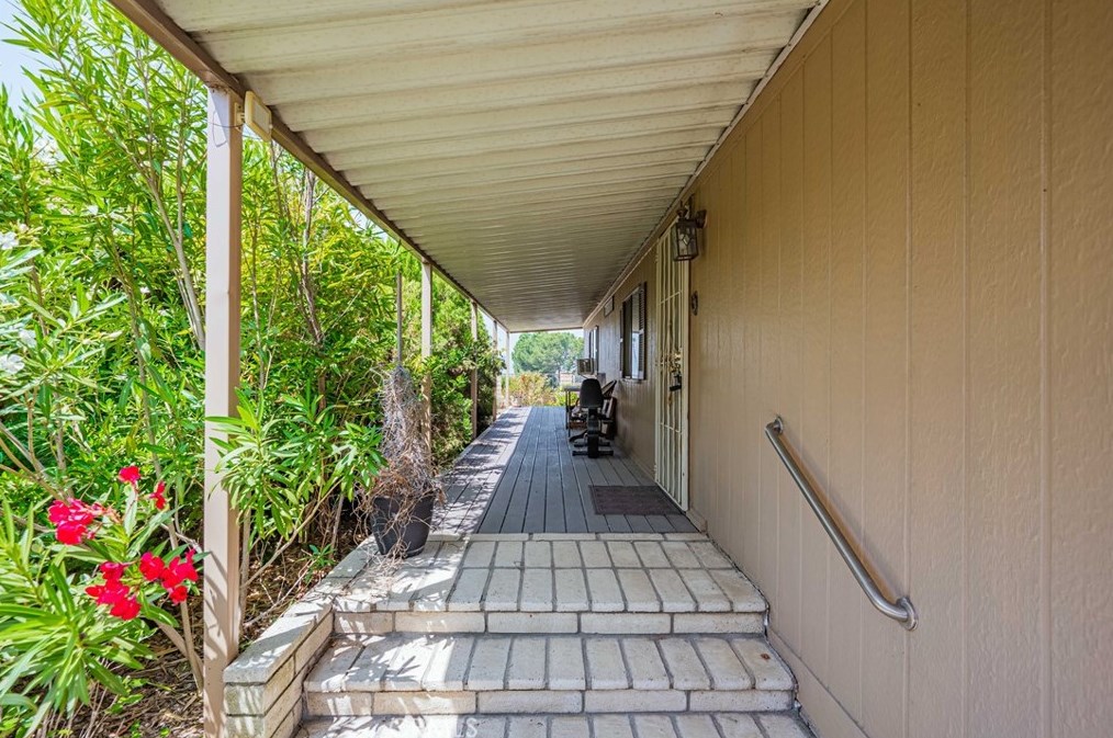 38521 Via Escarlata, Murrieta CA  92563-5729 exterior