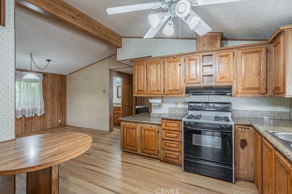 38521 Via Escarlata, Murrieta CA  92563-5731 exterior