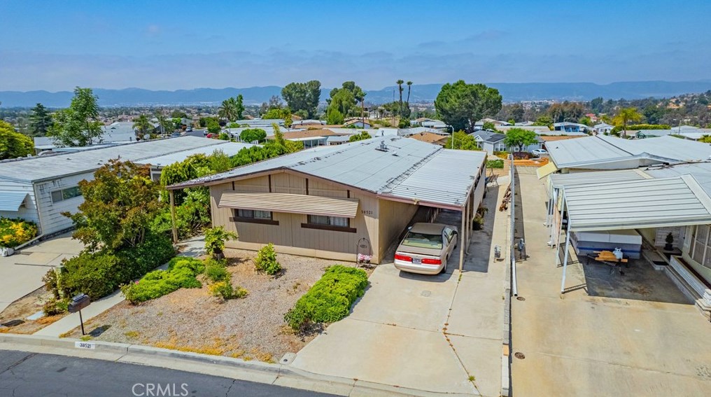 38521 Via Escarlata, Murrieta CA  92563-5731 exterior
